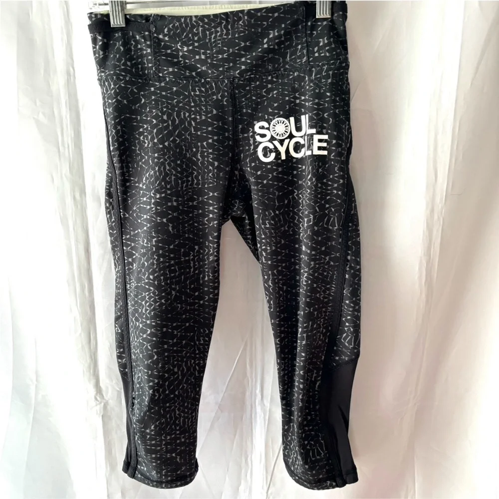 Lululemon Soul Cycle crop leggings black marked SZ 4 Worn once